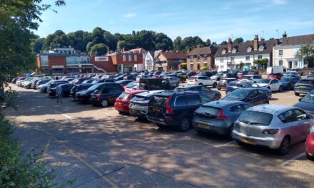 Godalming & District Chamber of Commerce calls for free Saturday parking this Christmas